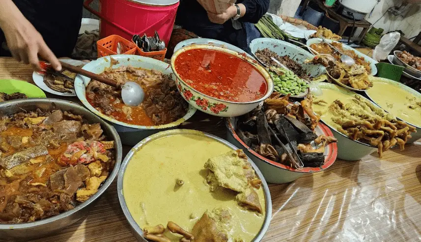 구덱 코요르 음박 툼