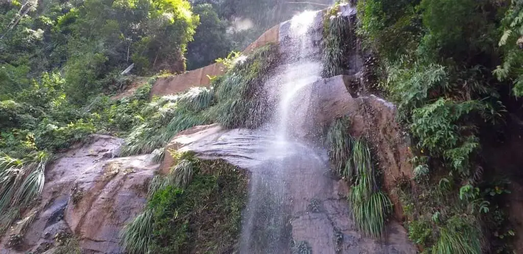 Menyelami Keindahan Air Terjun Simatutung: Sebuah Petualangan Menakjubkan di Mandailing Natal 4 Air Terjun Simatutung