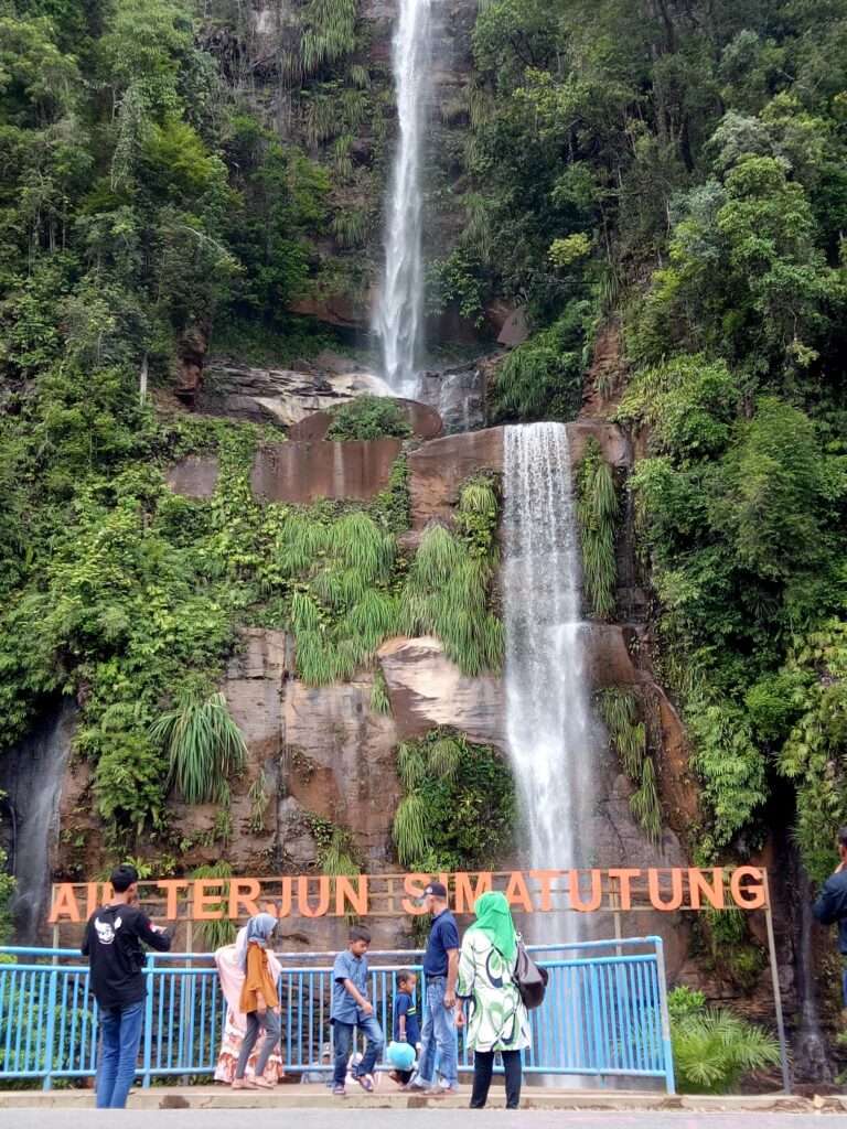 Menyelami Keindahan Air Terjun Simatutung: Sebuah Petualangan Menakjubkan di Mandailing Natal 5 Air Terjun Simatutung