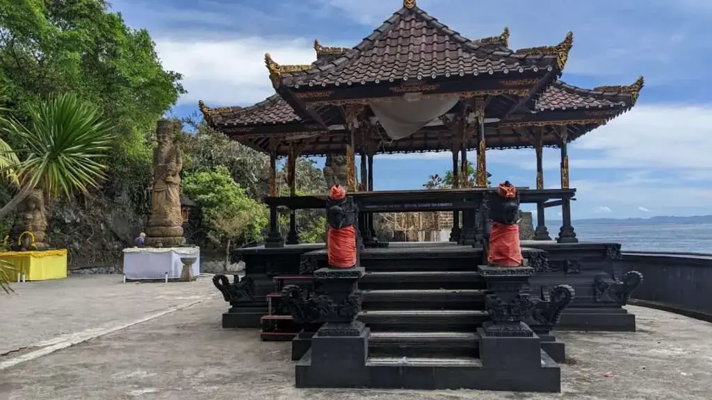 바투 볼롱 사원  