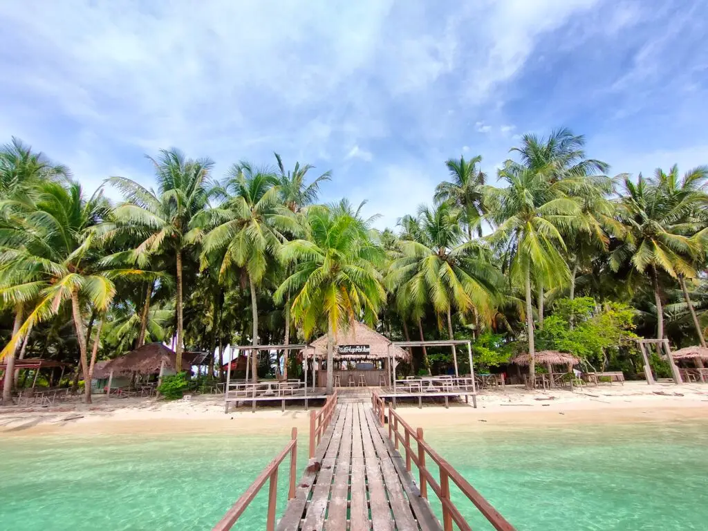 A wooden jetty leading to a beach bar on Pulau Banyak, Aceh Singkil. A hidden paradise in the Banyak Islands.