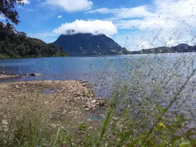 Het veroveren van een verborgen paradijs: Een avontuur naar het Gunung Tujuh-meer in Jambi