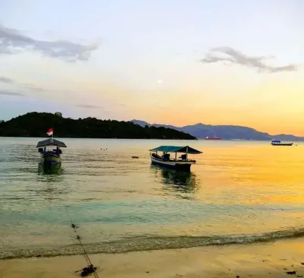 Mutun Strand Lampung