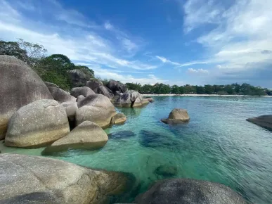 Laskar Pelangi Strand