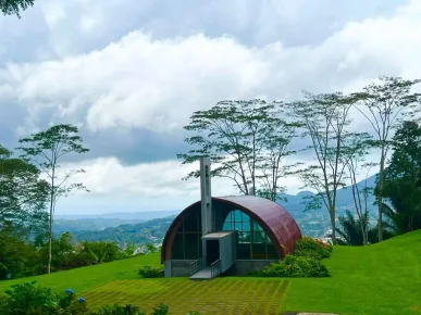 Mahawu gebedsheuvel Tomohon