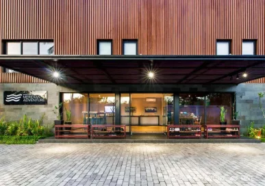 Bar hotel modern di daerah wisata Bali, menyediakan akomodasi nyaman di dekat Pantai Kuta dan destinasi menarik lainnya di Bali. Destinas Indo menawarkan pengalaman liburan yang tak terlupakan.