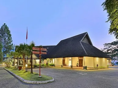 Grand Whiz Hotel