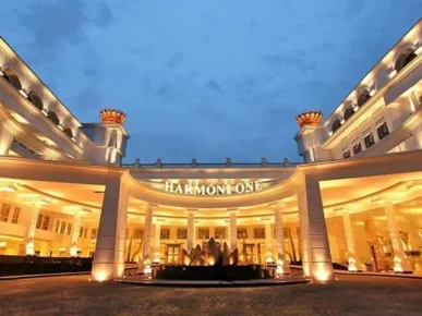 Harmoni One Convention Hotel en Service Appartementen