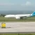 ロンボク国際空港（LOP）の駐機場にいるガルーダ・インドネシア航空機。