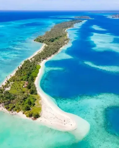 Een prachtige luchtfoto van Pulau Banyak, een verborgen paradijs in Atjeh Singkil.