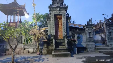 Batu Bolong Tempel